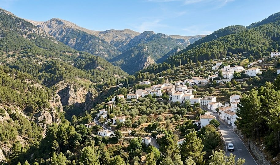Paisaje de montaña y naturaleza en Beas de Granada